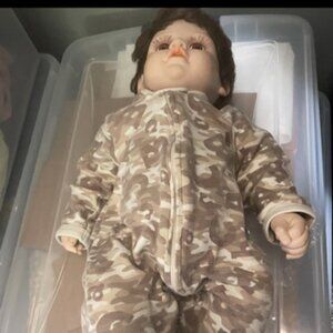 Vintage - 2000 Doll - ( Not Original Clothes ) - # 6 - 18